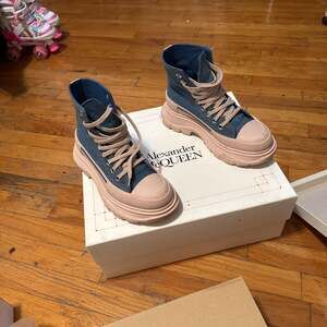 Alexander McQueen Tread Slick Lace-Up Platform Sneakers